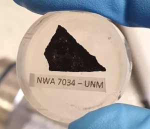 Meteoryt sprzed 4,5 miliarda lat ujawnia obecność gorącej wody na Marsie